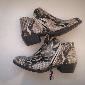 Arizona Jean Co. Ladies Galen Size 5 Faux Leather Ankle Boots